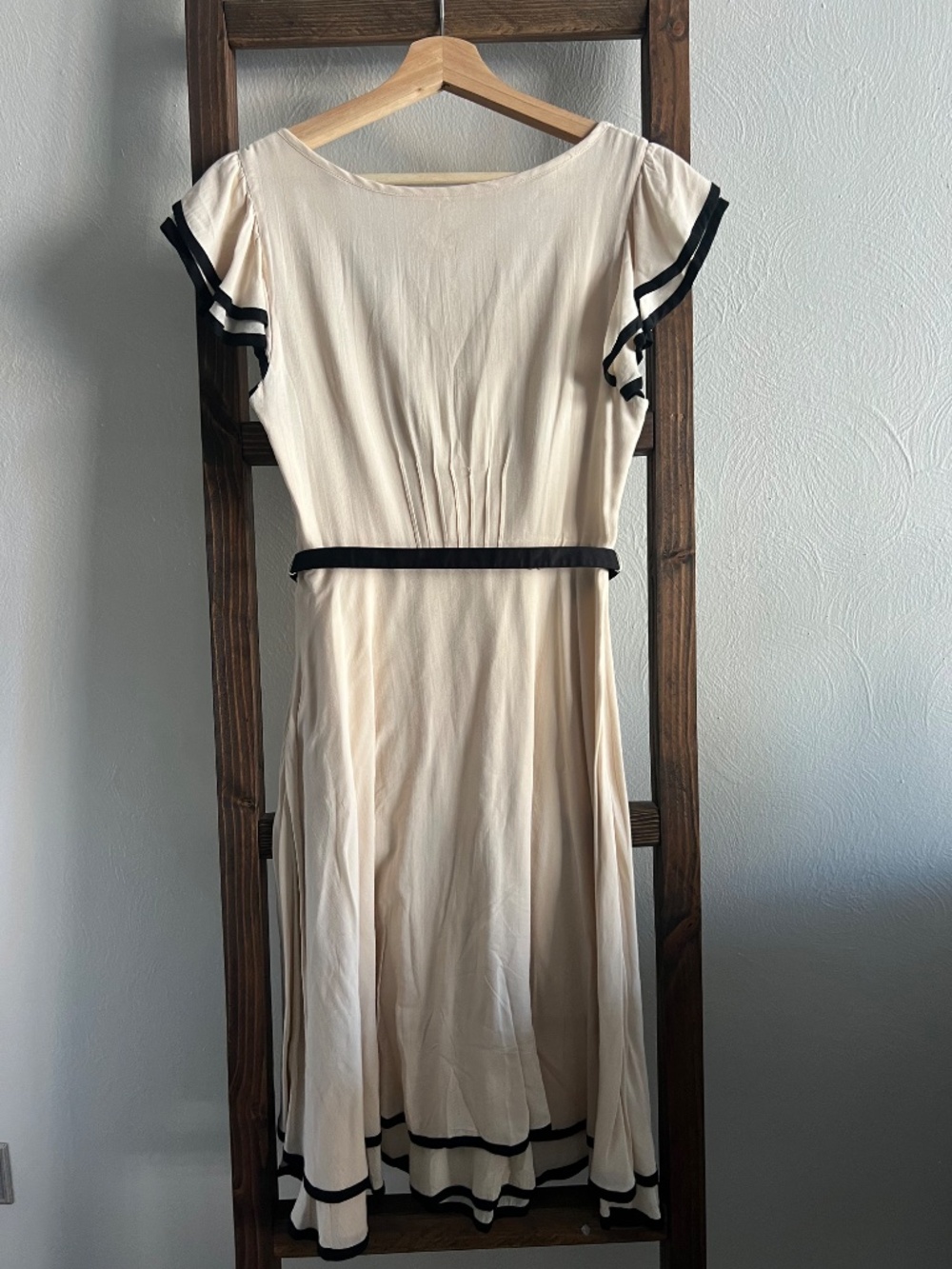 Dress - Picture 2 of 4